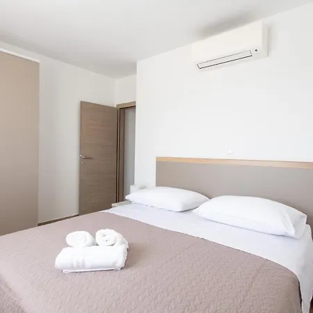 Hill Apartment