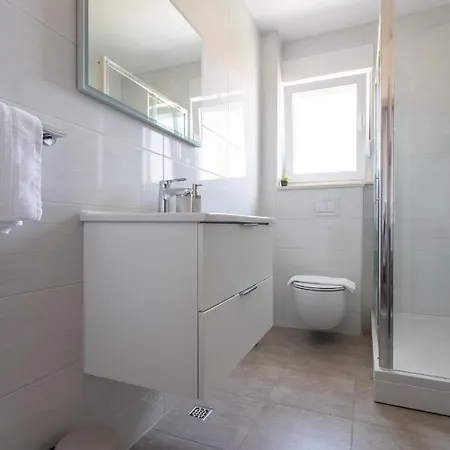 Hill Apartment *
