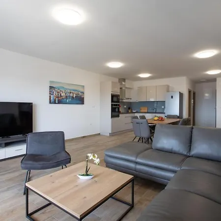 Hill Apartment